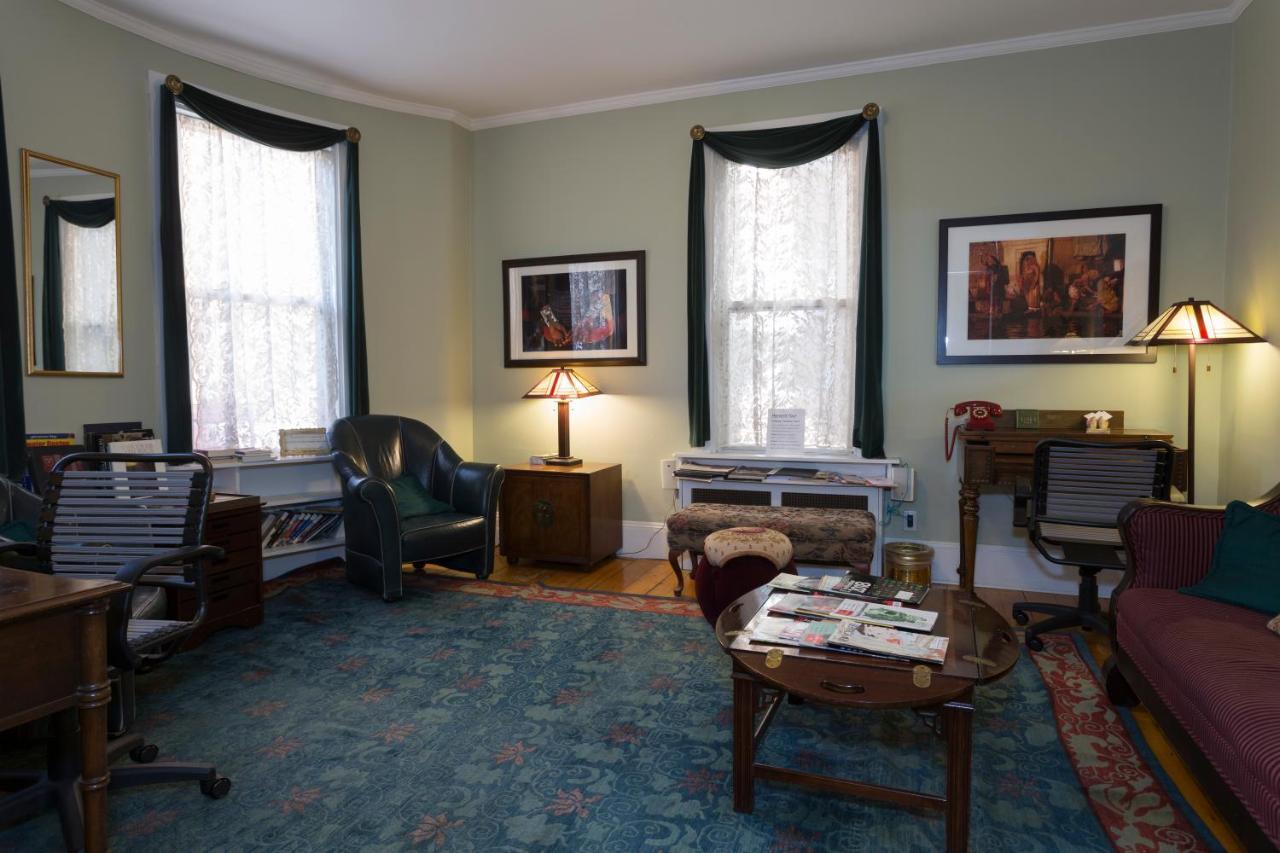 Irving House At Harvard Cambridge Exterior photo